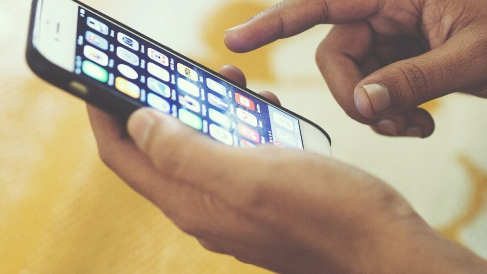 iPhone 15 huhuja ja ominaisuuksia